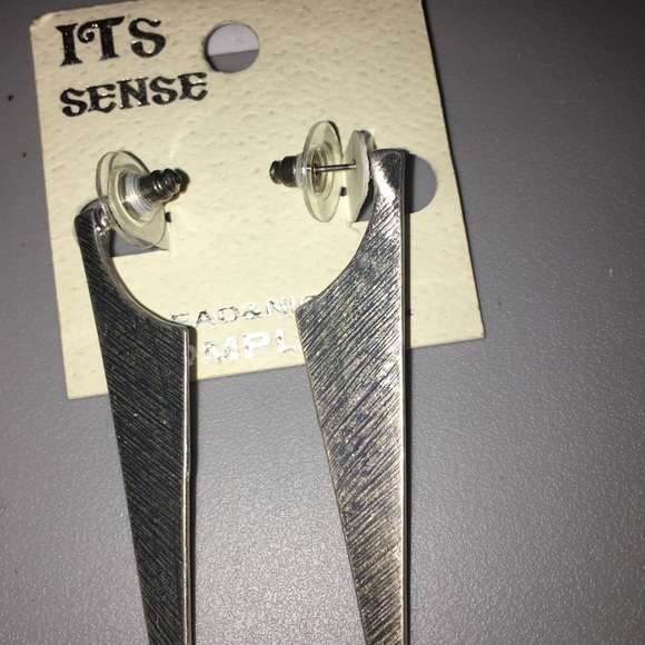 Gold plated spear earrings - Picture 3 of 3